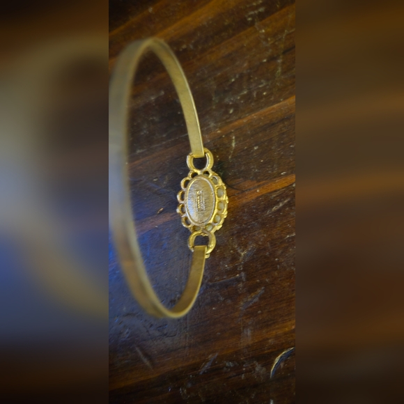 Vintage Avon French Flowers Goldtone Locket Ring & Matching Bracelet 2 Piece Set - Picture 2 of 3